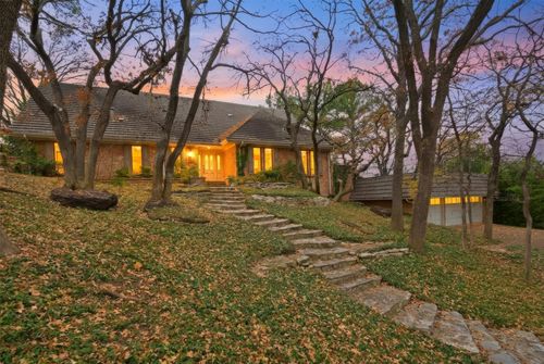 1004 Crowley Rd, Arlington, TX, 76012-2811 | Card Image