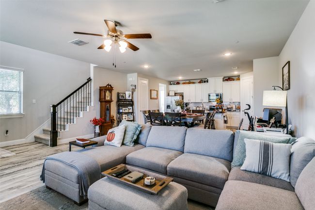 1052 Foxglove Dr, Townhouse with 3 bedrooms, 3 bathrooms and null parking in Carrollton TX | Image 5