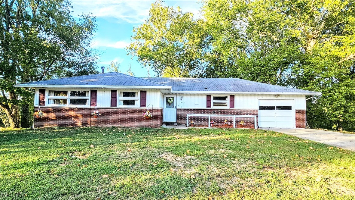 Forest Hills Dr, Vienna, WV 26105