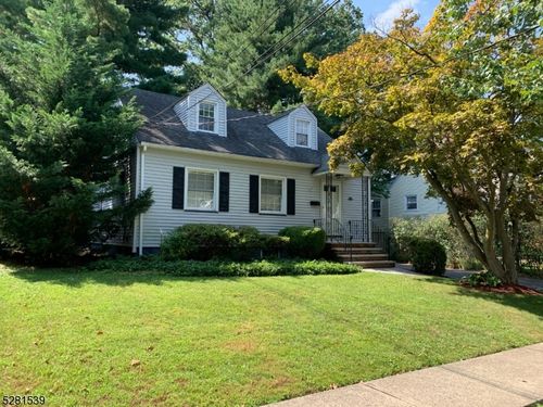 121 Henshaw Ave, Springfield, NJ, 07081-2209 | Card Image