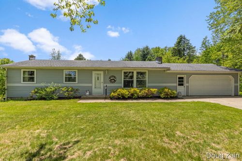 9090 11 Mile Road Ne, Rockford, MI, 49341 | Card Image