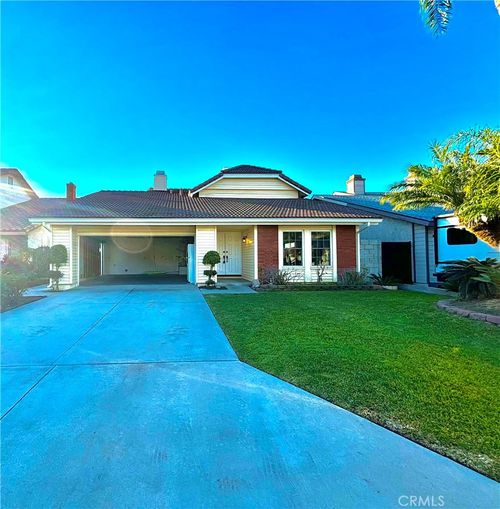 2562 E Lark Ellen Ln, Anaheim, CA, 92806-5606 | Card Image