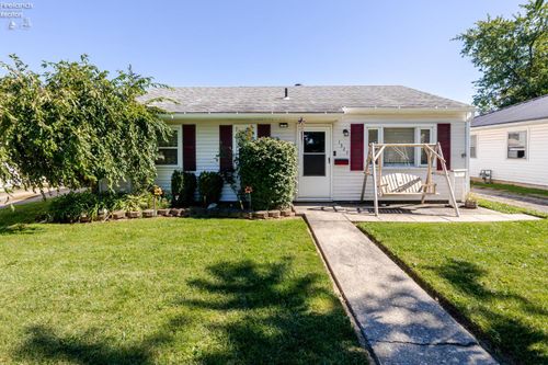 1327 Fleetwood Dr, Fremont, OH, 43420-4635 | Card Image