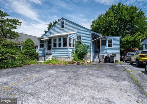 1137 E Main St, DOUGLASSVILLE, PA, 19518-9104 | Card Image