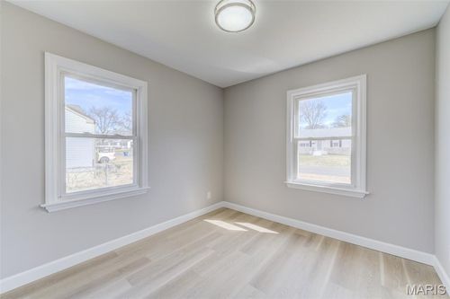 11001 Saint Raphael Ln, Saint Ann, MO, 63074-1228 | Card Image