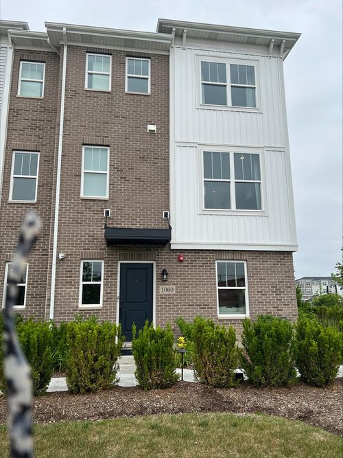 1060 E Oakton St, Des Plaines, IL, 60018-2033 | Card Image