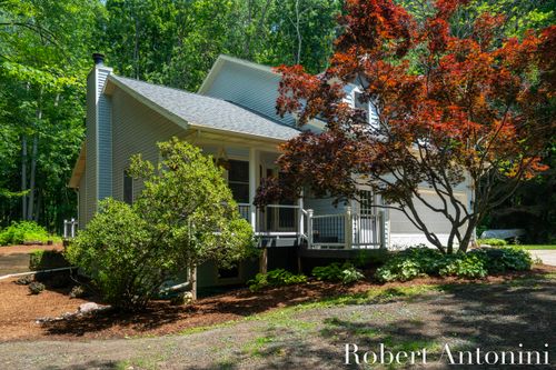 1016 Maplehill Ave Se, Ada, MI, 49301-3806 | Card Image