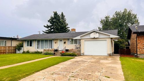 209 8th Avenue E, Bow Island, AB, T0K0G0 | Card Image