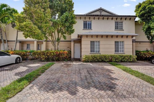 2021 Island Dr, Riviera Beach, FL, 33404-6442 | Card Image