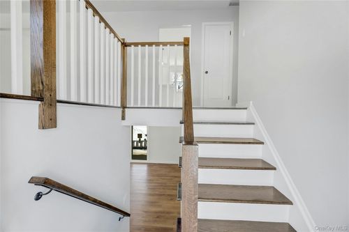 10 Roman Acres Dr, Garnerville, NY, 10923-1112 | Card Image