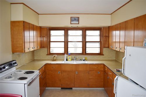 10285 Owosso Rd, Fowlerville, MI, 48836-9568 | Card Image