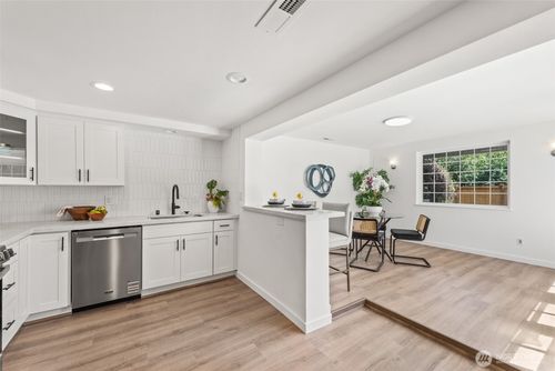 18300 8th Ave Ne, Shoreline, WA, 98155-3626 | Card Image