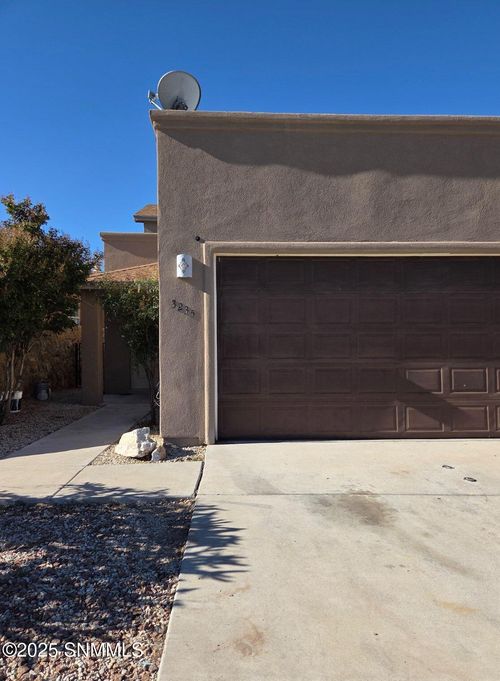 3235 Eagle Ridge Dr, Las Cruces, NM, 88012-7707 | Card Image