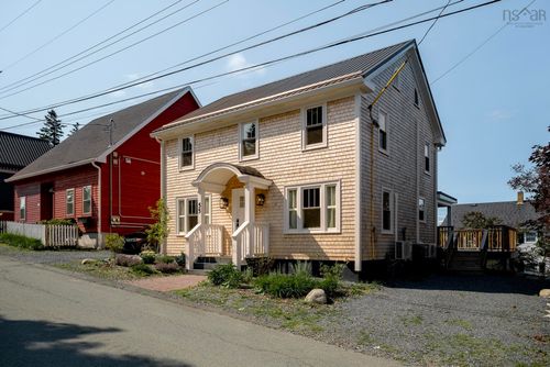 55 Lawrence Street, Lunenburg, NS, B0J2C0 | Card Image