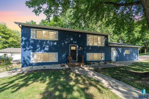 408 Maple St, Valley Springs, SD, 57068-9341 | Card Image