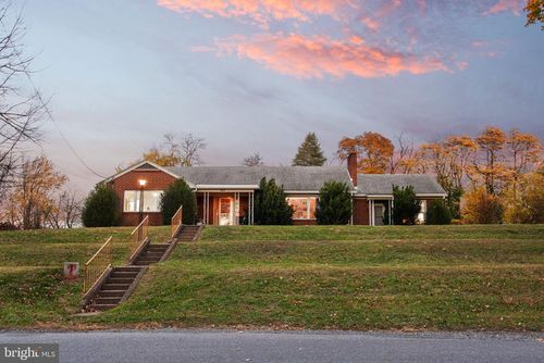 401 Village Rd, HARRISBURG, PA, 17112-2443 | Card Image