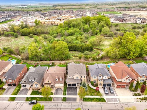 8 St Philip Crt, Whitby, ON, L1P0A5 | Card Image