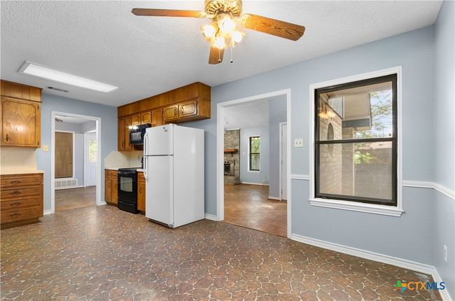 Kitchen/Breakfast Area | Image 9