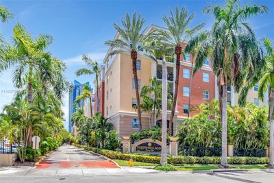 3211 - 17125 N Bay Rd, Condo with 2 bedrooms, 2 bathrooms and null parking in Sunny Isles Beach FL | Image 2