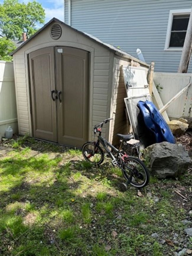 10 Byron St, House other with 4 bedrooms, 2 bathrooms and 4 parking in Worcester MA | Image 32
