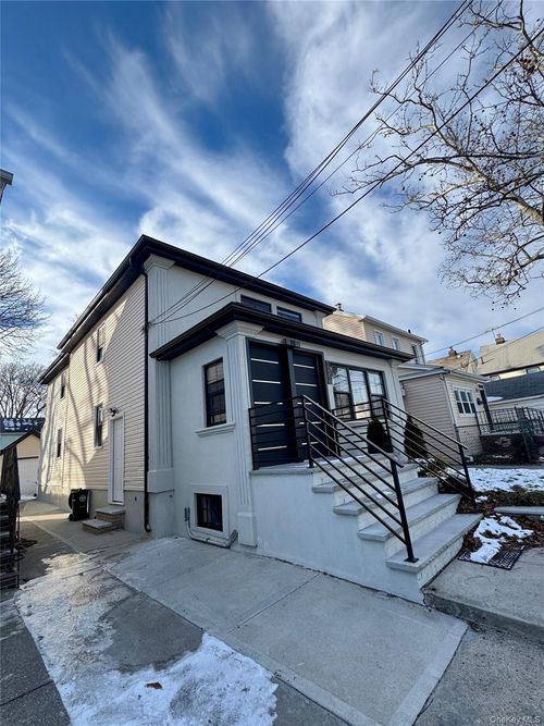 115 199th St, Saint Albans, NY, 11412-2831 | Card Image