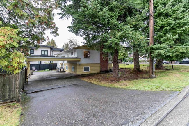 692 Blue Mountain St, House other with 3 bedrooms, 1 bathrooms and 6 parking in Coquitlam BC | Image 26