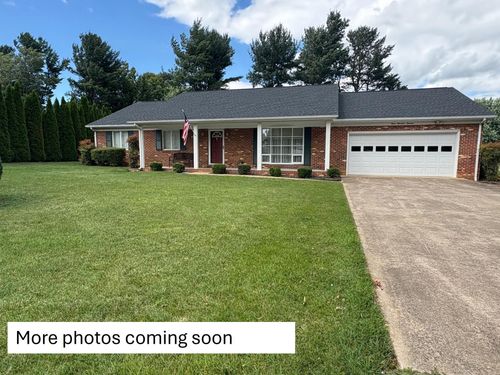313 Stonewall Dr, WAYNESBORO, VA, 22980-1530 | Card Image