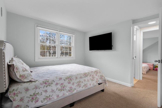 11 Barmore Dr W, House other with 3 bedrooms, 2 bathrooms and 4 parking in Stamford CT | Image 14