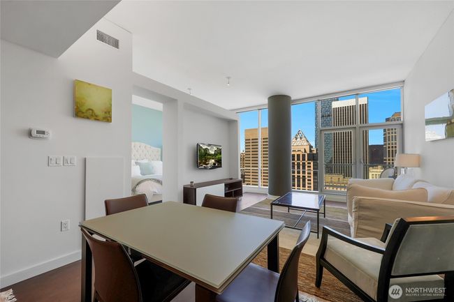 Dining/living area | Image 13