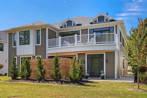 565 Mill St, Fontana, WI, 53125-1240 | Card Image