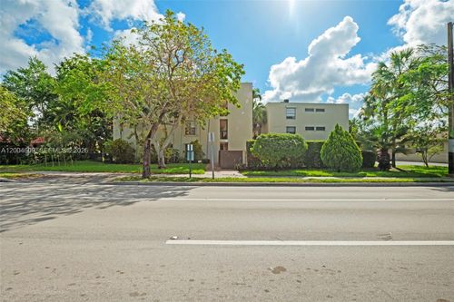 23-709 Curtiss Pkwy, Miami Springs, FL, 33166-7104 | Card Image