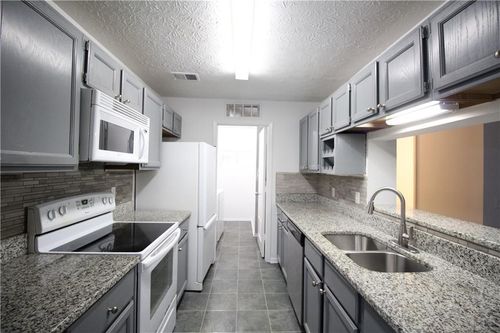 204 Warm Springs Cir, Roswell, GA, 30075-4965 | Card Image