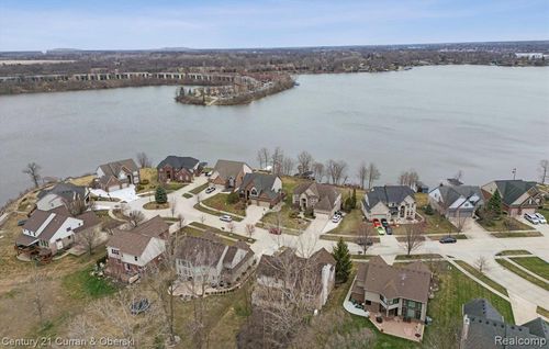 49288 Peninsular Dr, Van Buren Twp, MI, 48111-4975 | Card Image