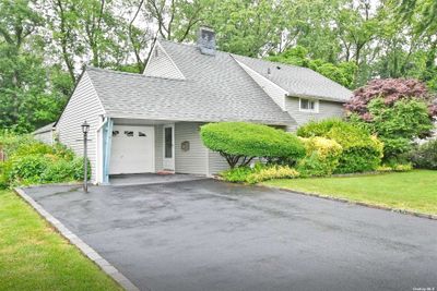 176 E Cabot Lane, House other with 4 bedrooms, 2 bathrooms and null parking in Westbury NY | Image 2