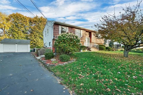 24 Govan Dr, Stony Point, NY, 10980-2431 | Card Image