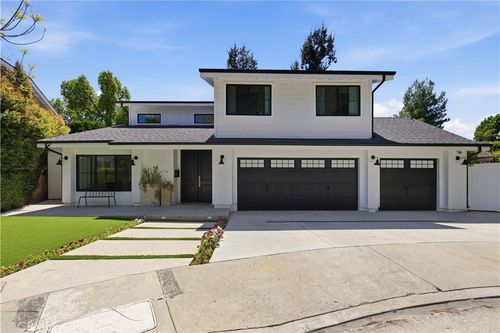 13130 Albers St, Sherman Oaks, CA, 91401-6002 | Card Image
