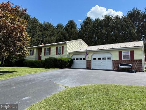 711 W Pine St, MOUNT HOLLY SPRINGS, PA, 17065-1119 | Card Image