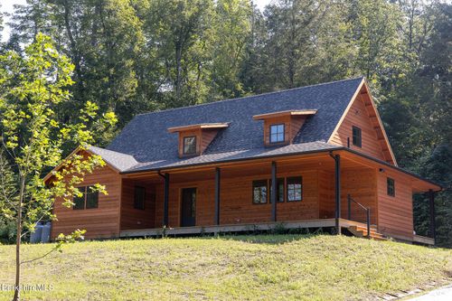 1427 Hewins St, Sheffield, MA, 01257 | Card Image