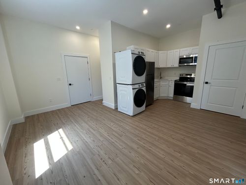 2c-472 Main St, Middletown, CT, 06457-2862 | Card Image