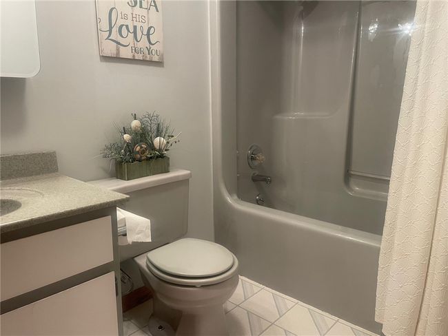 303 N Dazey St, House other with 4 bedrooms, 3 bathrooms and null parking in Findlay IL | Image 18