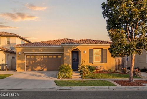 815 W Elaine Ave, Santa Maria, CA, 93458-3402 | Card Image
