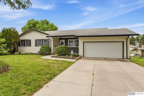 2009 Lloyd St, Bellevue, NE, 68005-2957 | Card Image