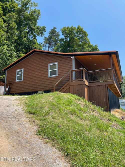 1908 Inskip Ln, Dandridge, TN, 37725-5243 | Card Image