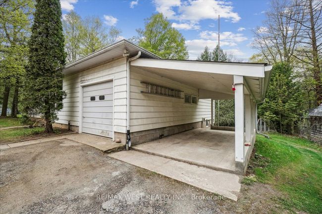 11988 6 Th Line, House other with 3 bedrooms, 2 bathrooms and 8 parking in Limehouse ON | Image 11