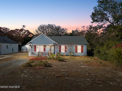 161 Ne 7th St, Oak Island, NC, 28465-6618 | Card Image