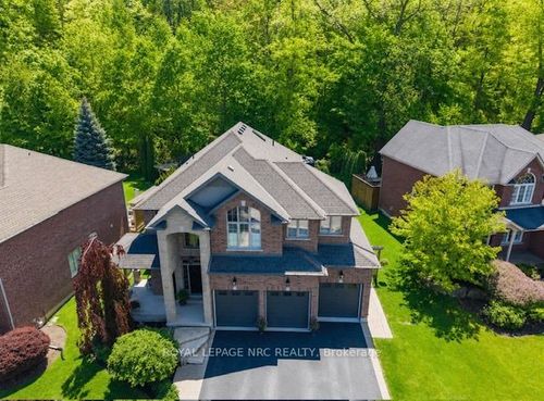 27 Bell Ave, Grimsby, ON, L3M1B2 | Card Image