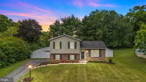 232 N Vanessa Dr, Bellefonte, PA, 16823-9666 | Card Image