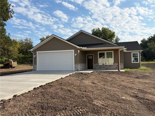 102 W 4th St, Creighton, MO, 64739-9181 | Card Image