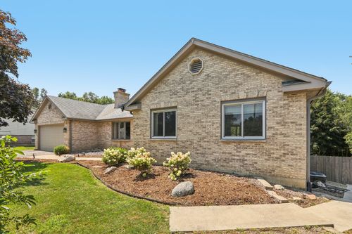 12122 220th Ave, Bristol, WI, 53104-9321 | Card Image