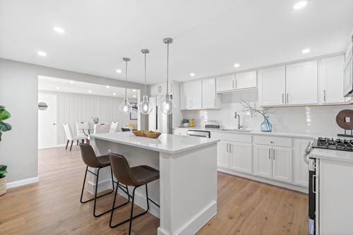 734 W Hollis St, Nashua, NH, 03062-1500 | Card Image